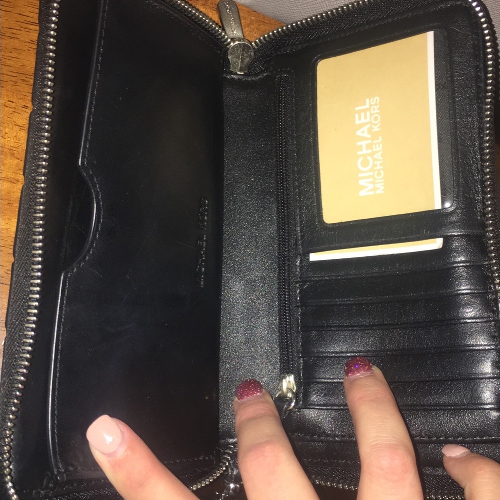 Michae Kors purse and wristlet set silver-finish - Picture 5 of 6